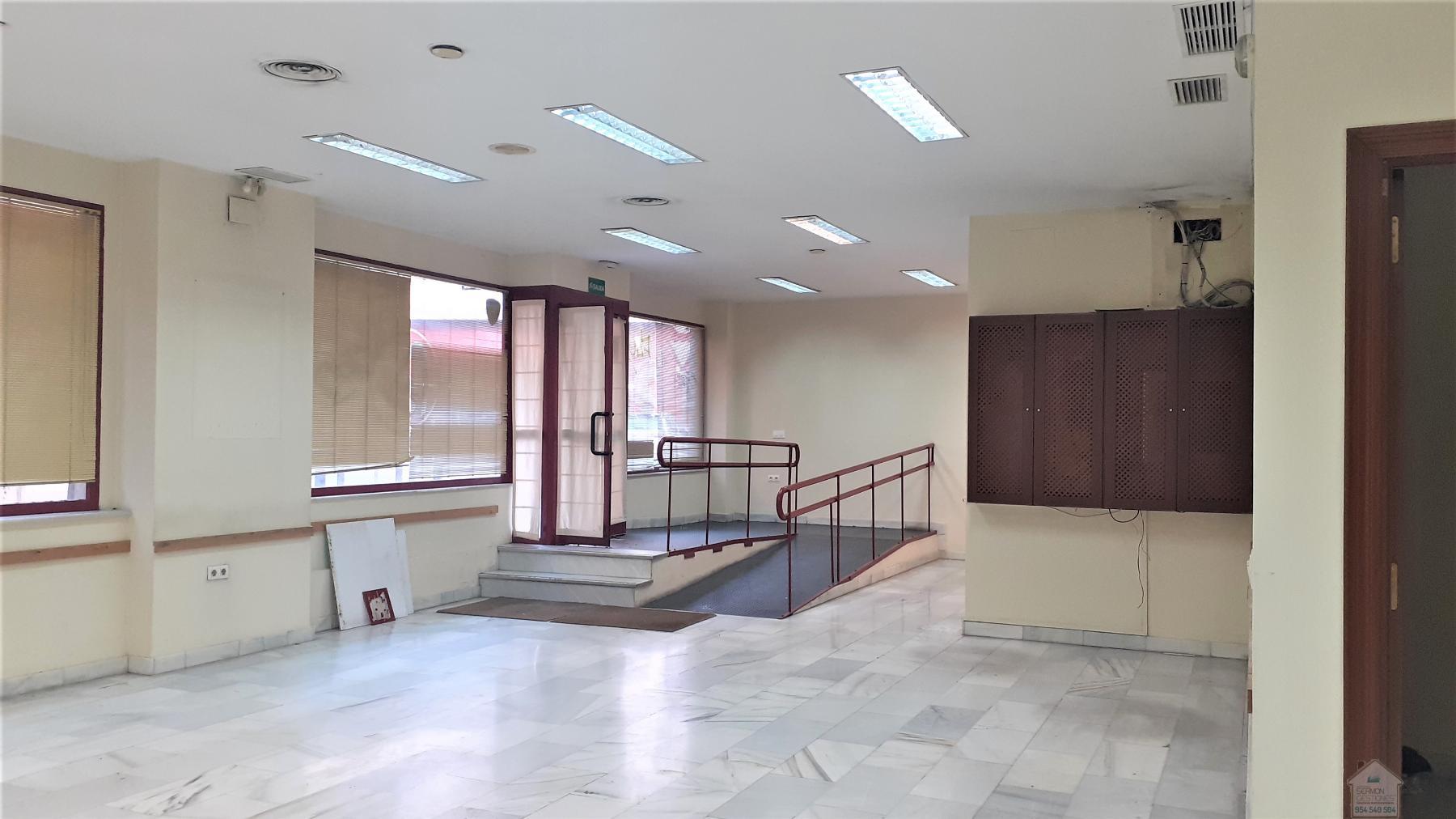 For rent of commercial in Sevilla
