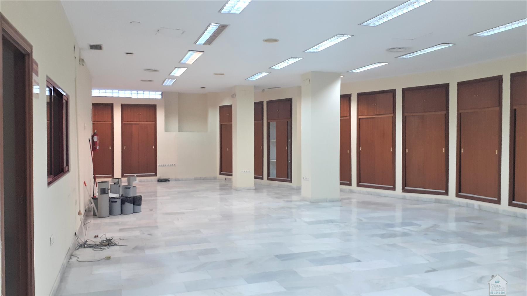 For rent of commercial in Sevilla