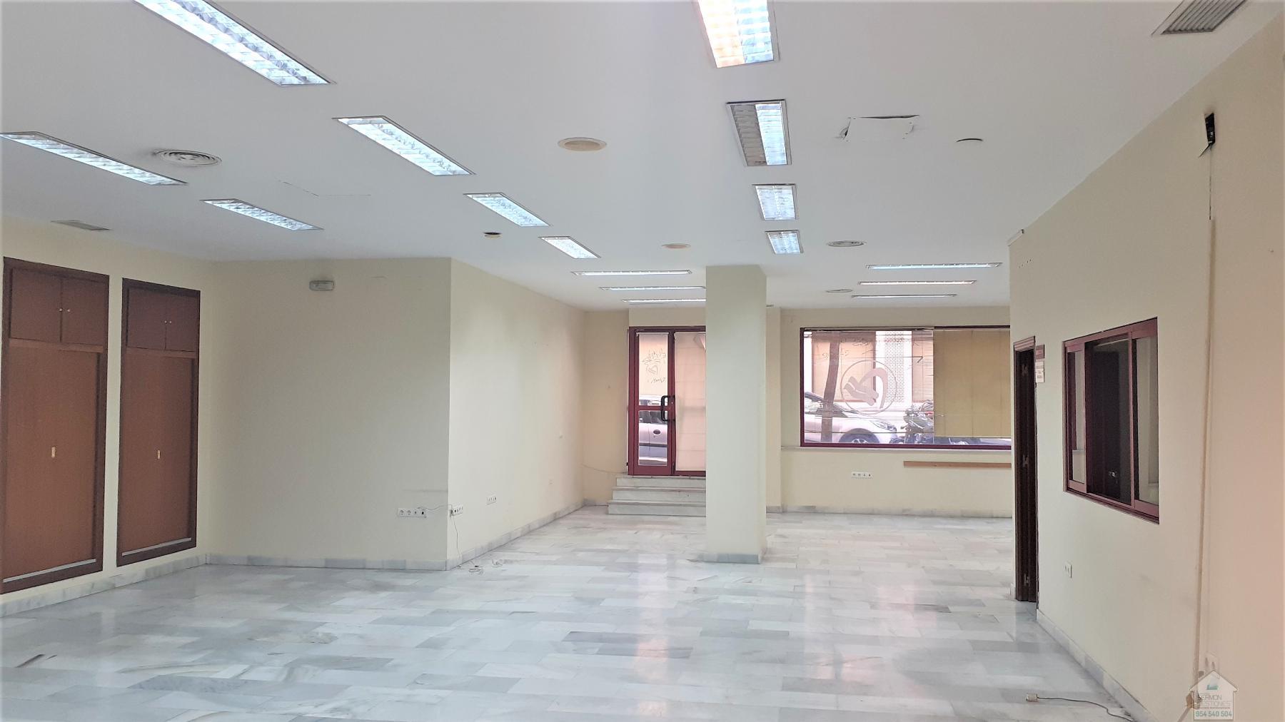 For rent of commercial in Sevilla