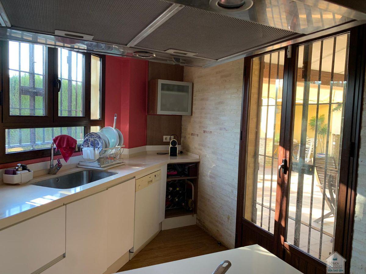 For rent of chalet in Espartinas