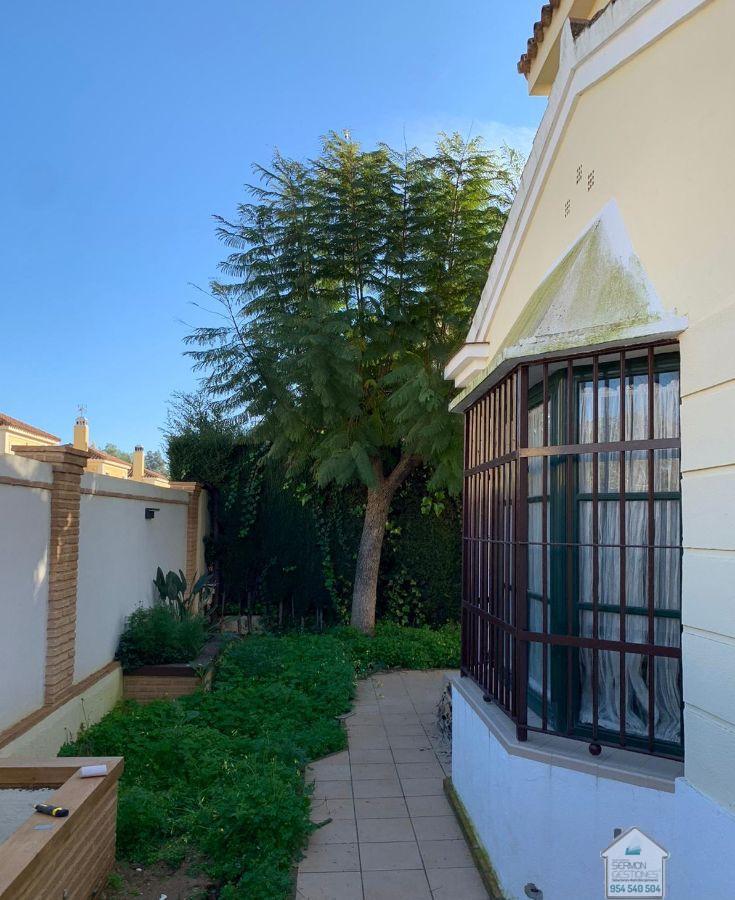 For rent of chalet in Espartinas