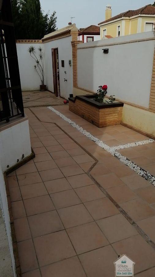 For rent of chalet in Espartinas