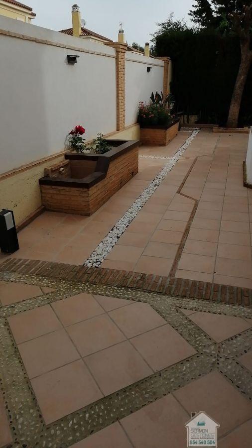 For rent of chalet in Espartinas