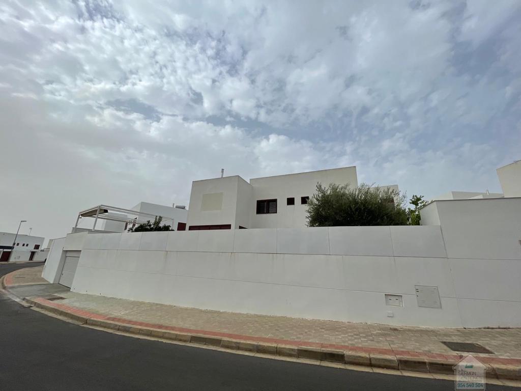 Venta de chalet en Dos Hermanas