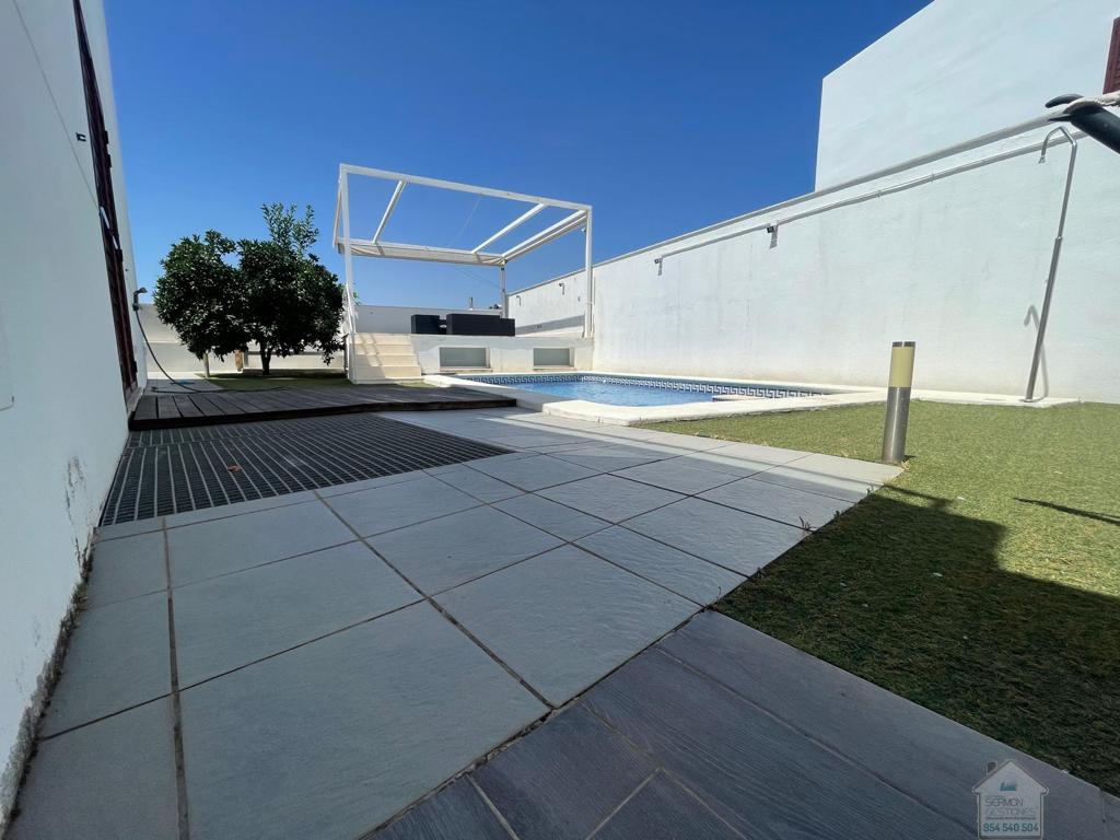 For sale of chalet in Dos Hermanas