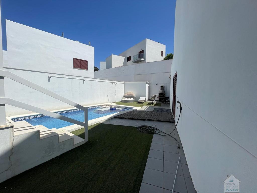 Venta de chalet en Dos Hermanas