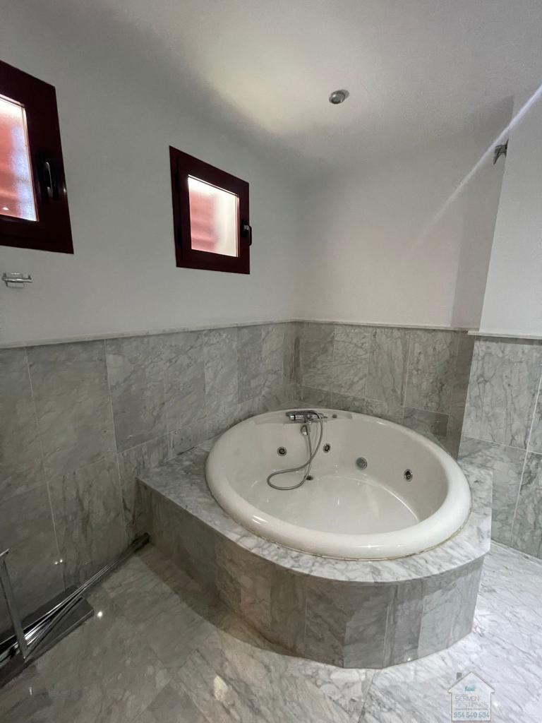 Venta de chalet en Dos Hermanas