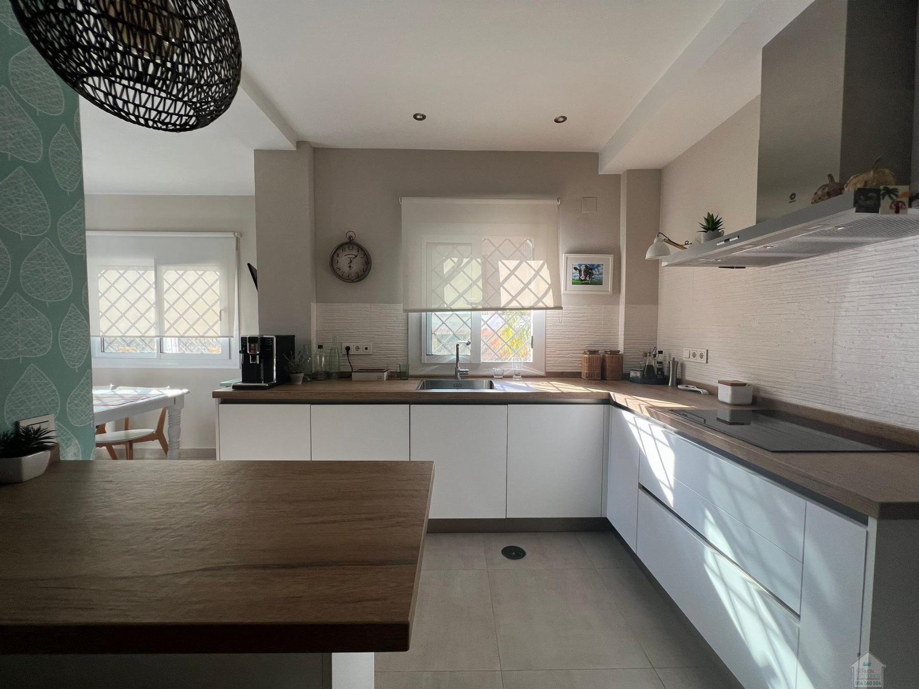 For sale of chalet in Dos Hermanas