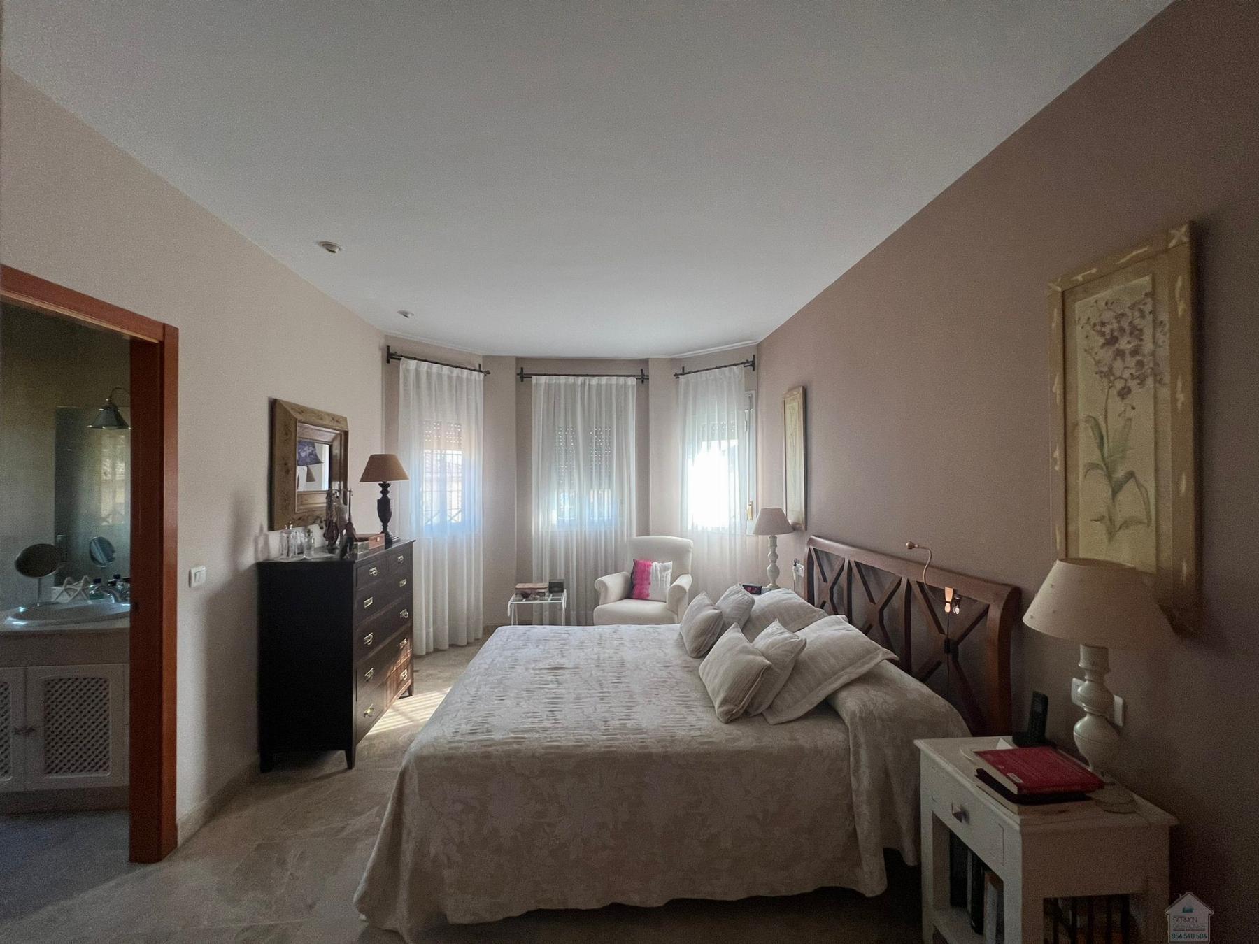 For sale of chalet in Dos Hermanas