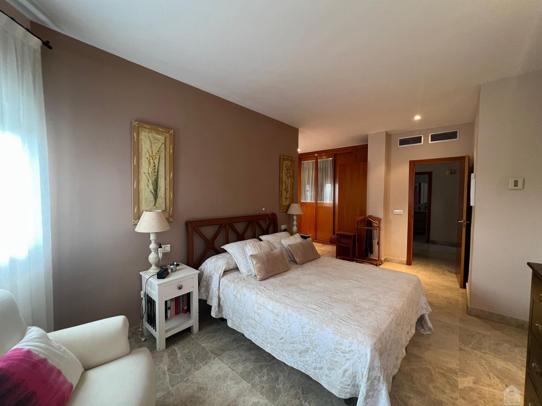 For sale of chalet in Dos Hermanas