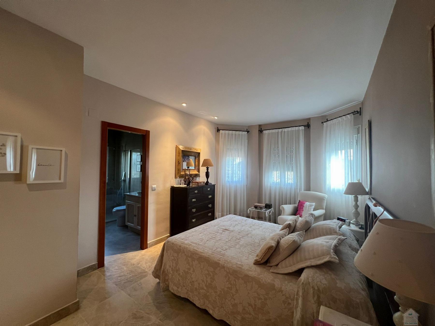 For sale of chalet in Dos Hermanas