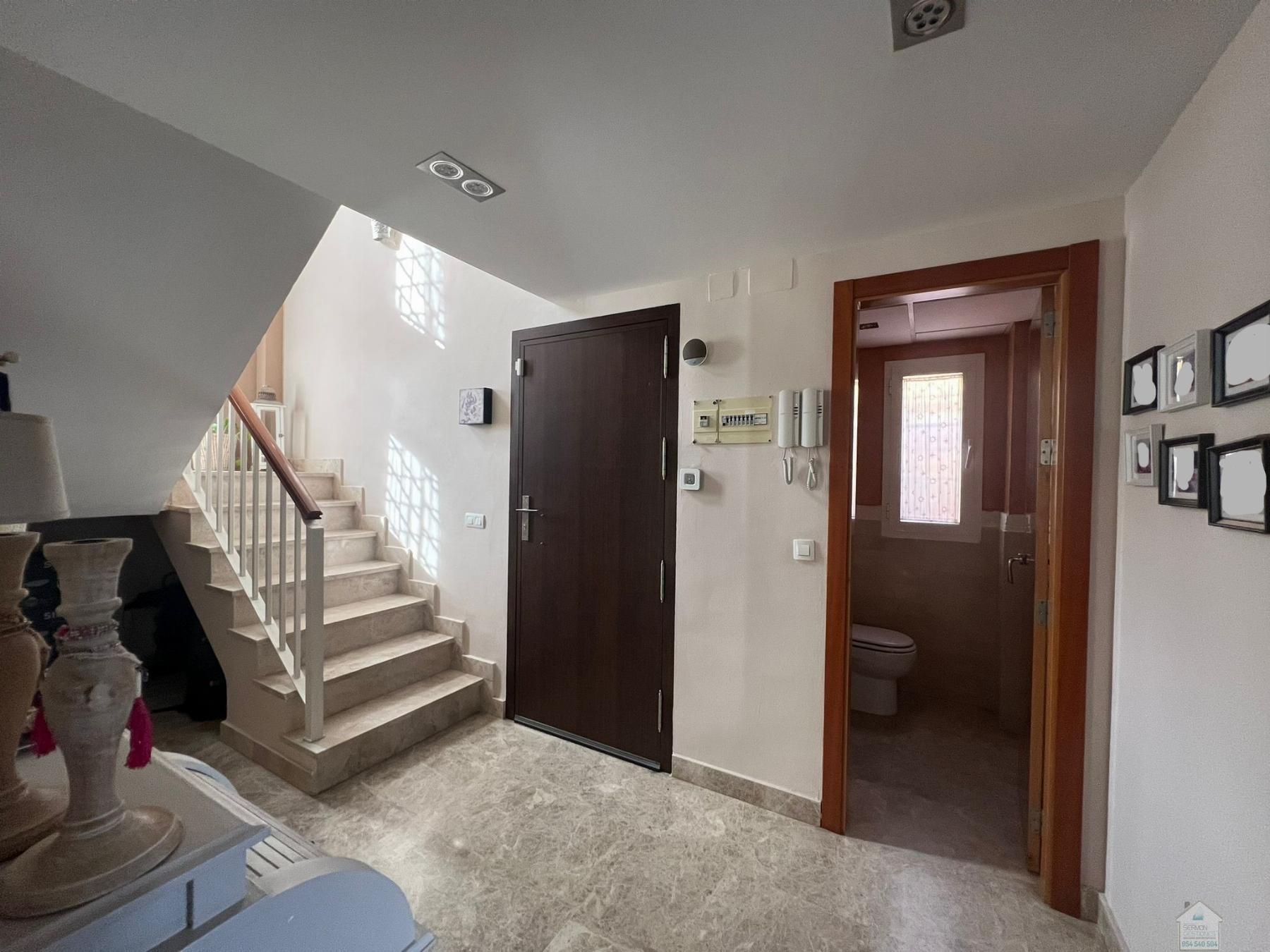 For sale of chalet in Dos Hermanas