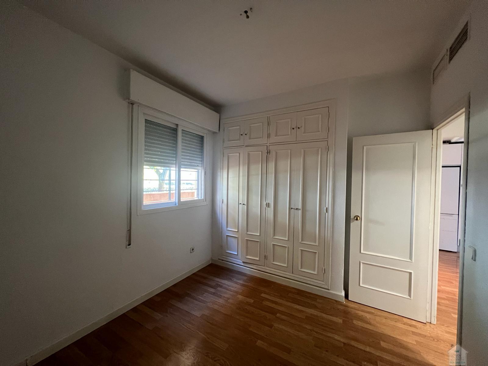 For sale of flat in Mairena del Aljarafe