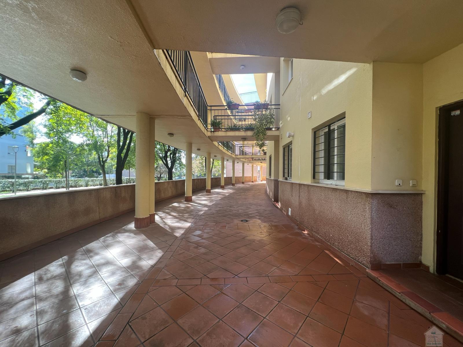 For sale of flat in Mairena del Aljarafe
