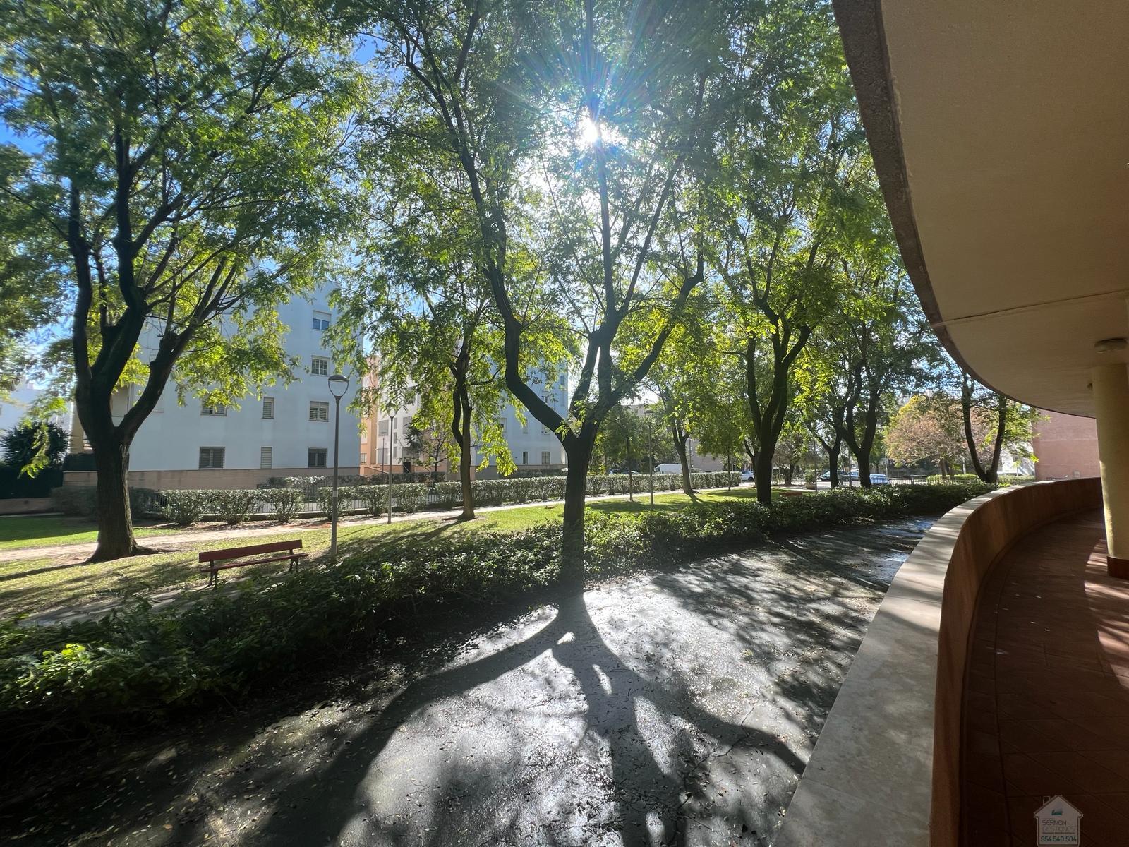For sale of flat in Mairena del Aljarafe