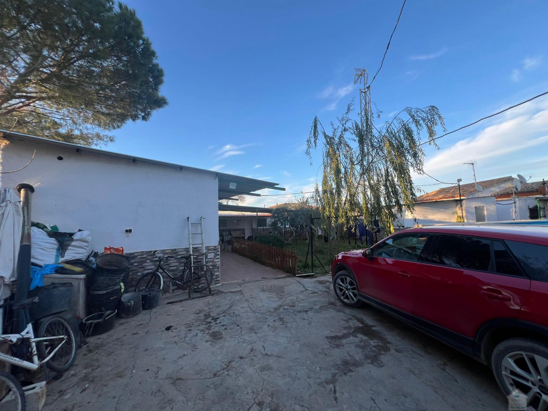 For sale of chalet in Carmona