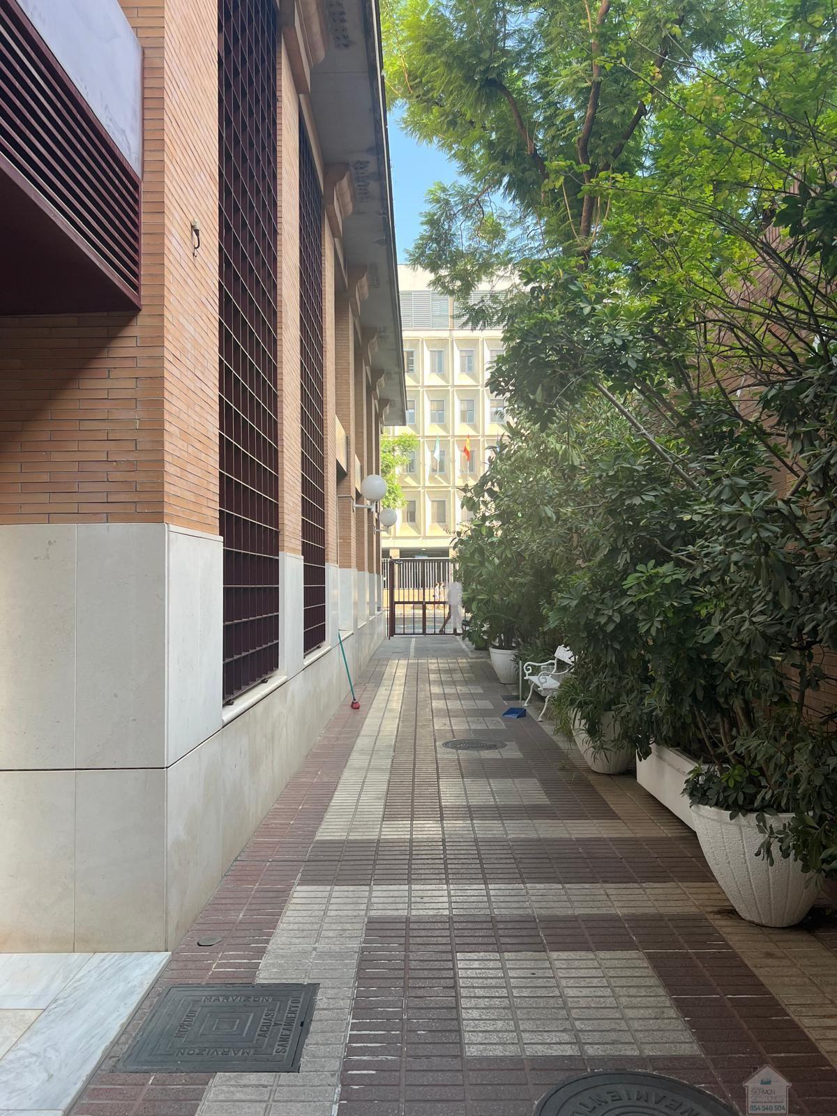 For sale of garage in Sevilla