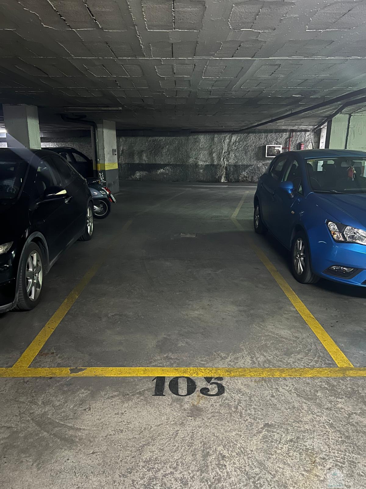 For sale of garage in Sevilla