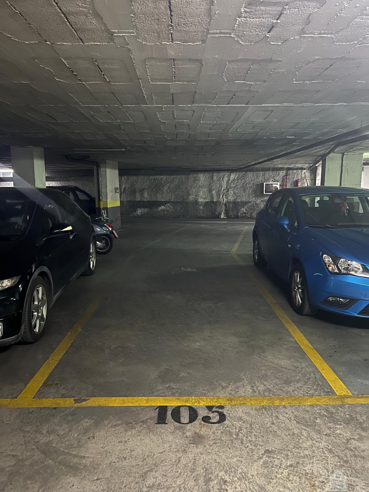 For sale of garage in Sevilla