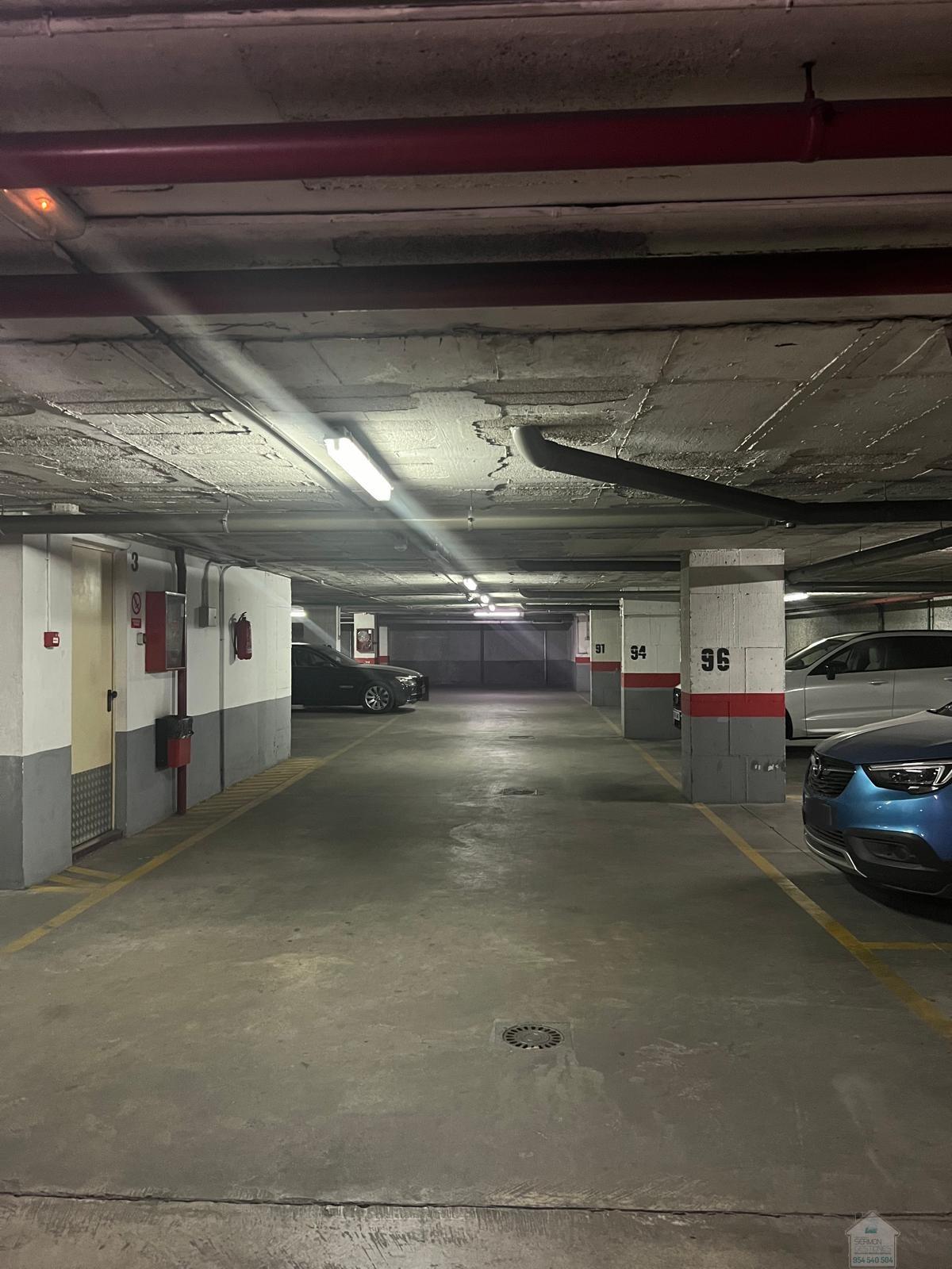For sale of garage in Sevilla