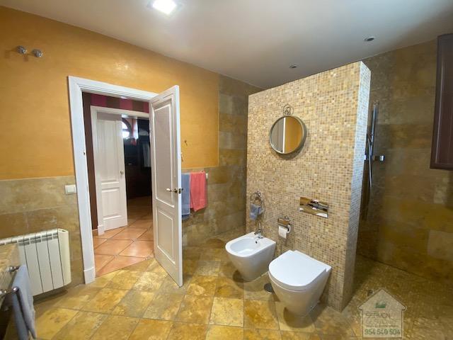 For sale of chalet in Dos Hermanas