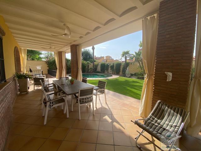 For sale of chalet in Dos Hermanas