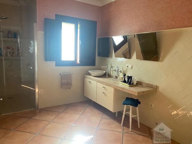 For sale of chalet in Dos Hermanas