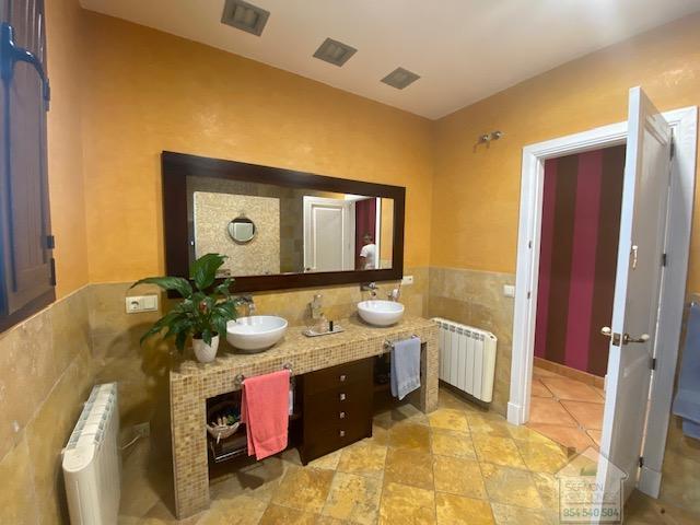 For sale of chalet in Dos Hermanas