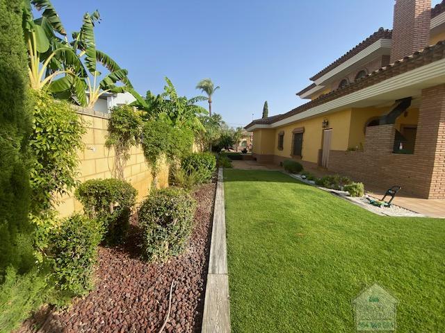 For sale of chalet in Dos Hermanas