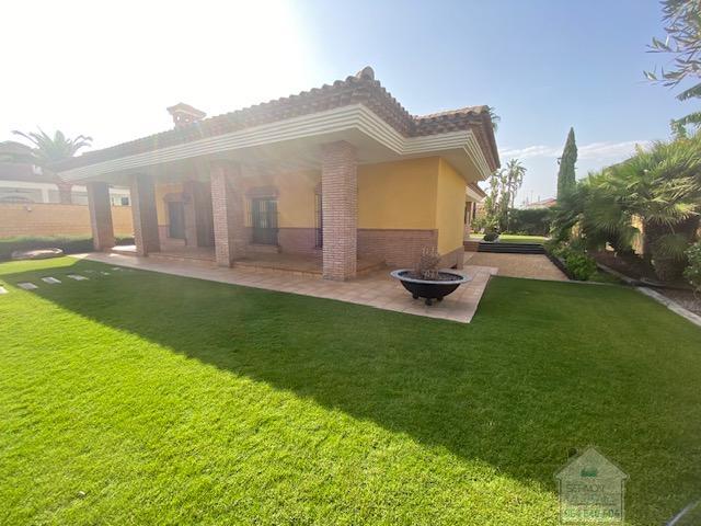 For sale of chalet in Dos Hermanas