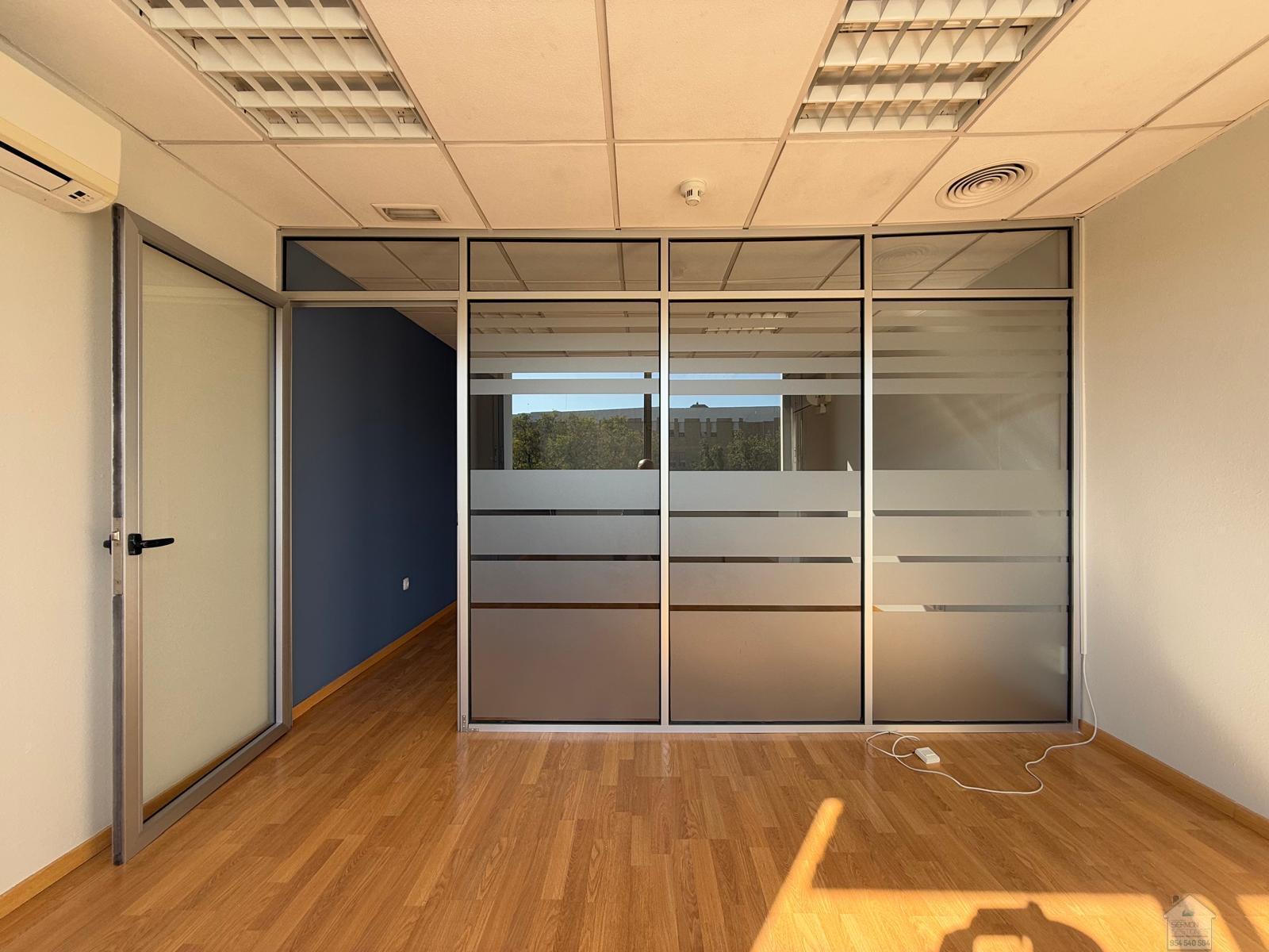 For rent of office in Sevilla