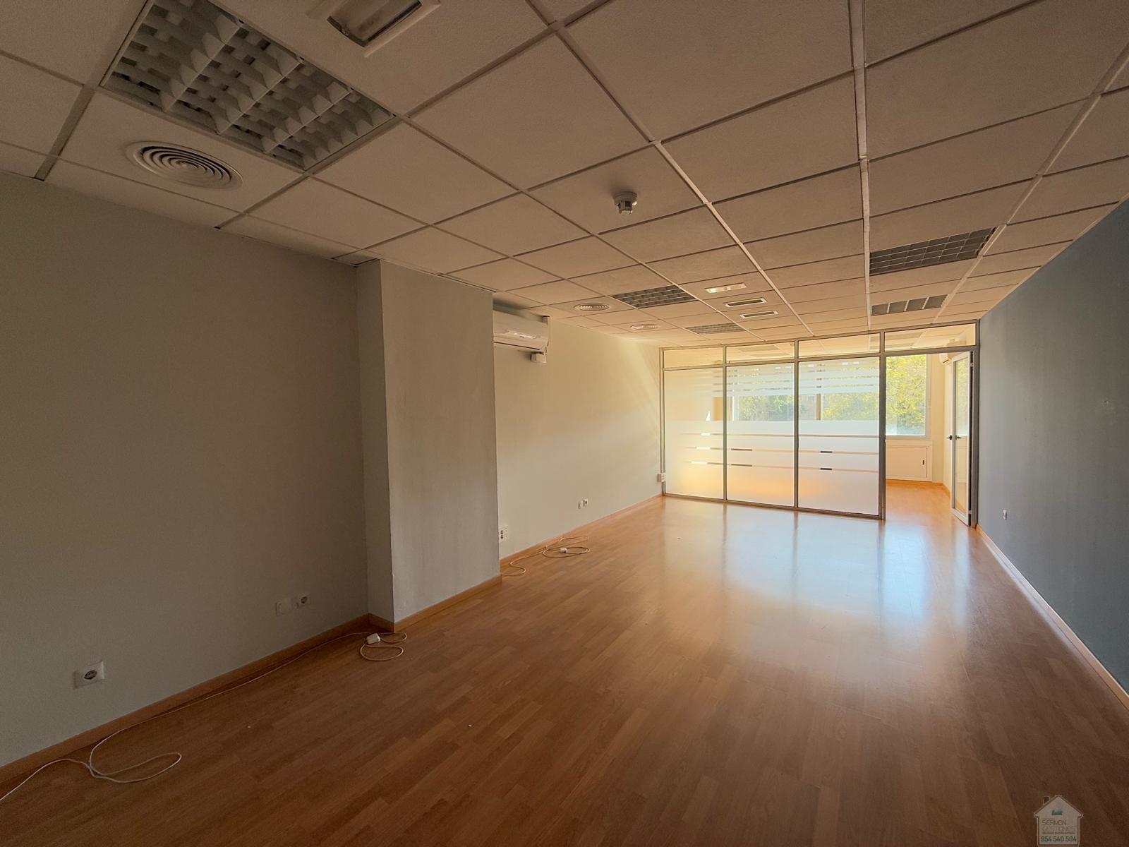 For rent of office in Sevilla
