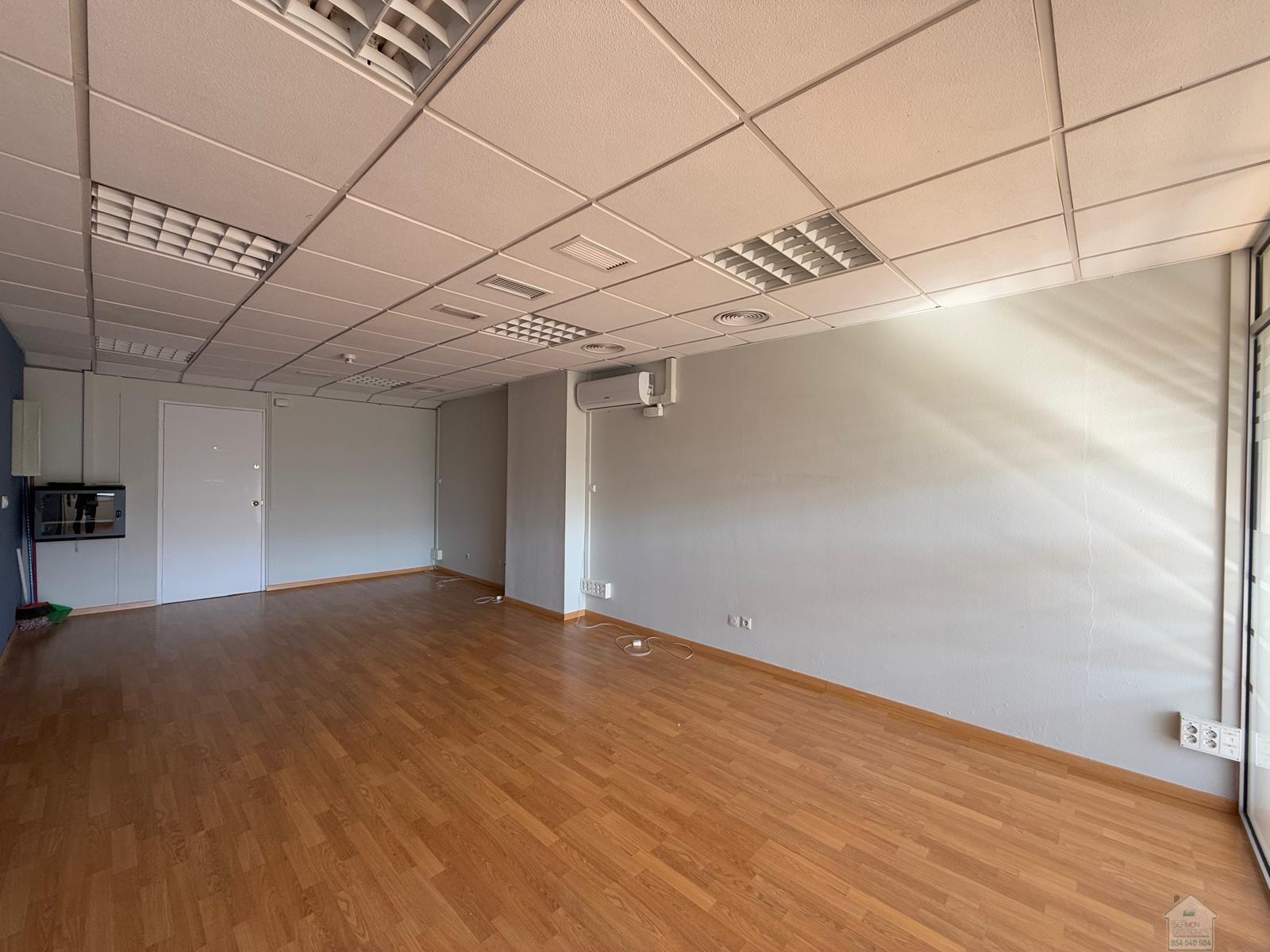 For rent of office in Sevilla