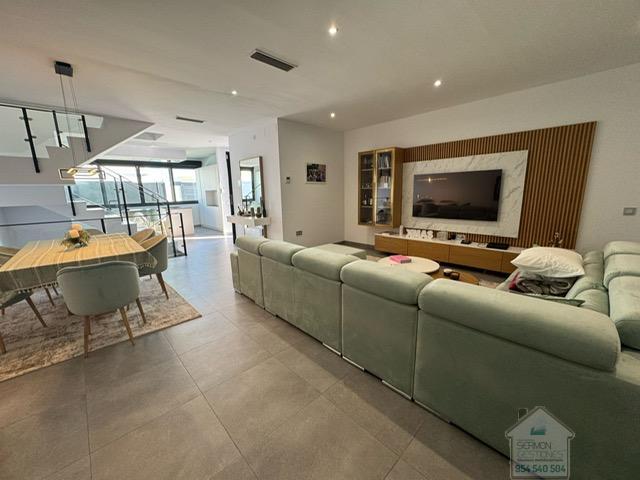 For sale of house in Dos Hermanas