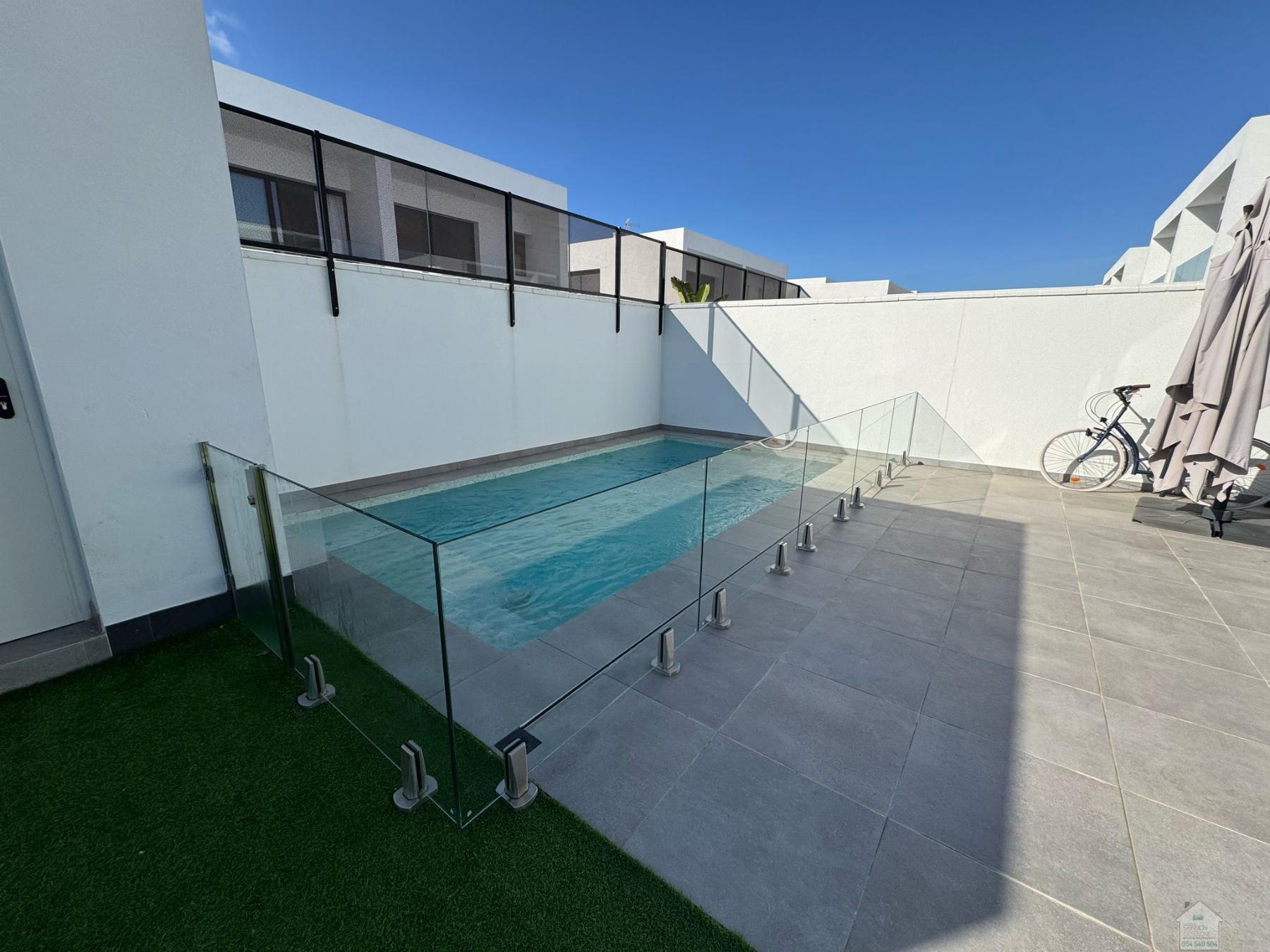 For sale of house in Dos Hermanas