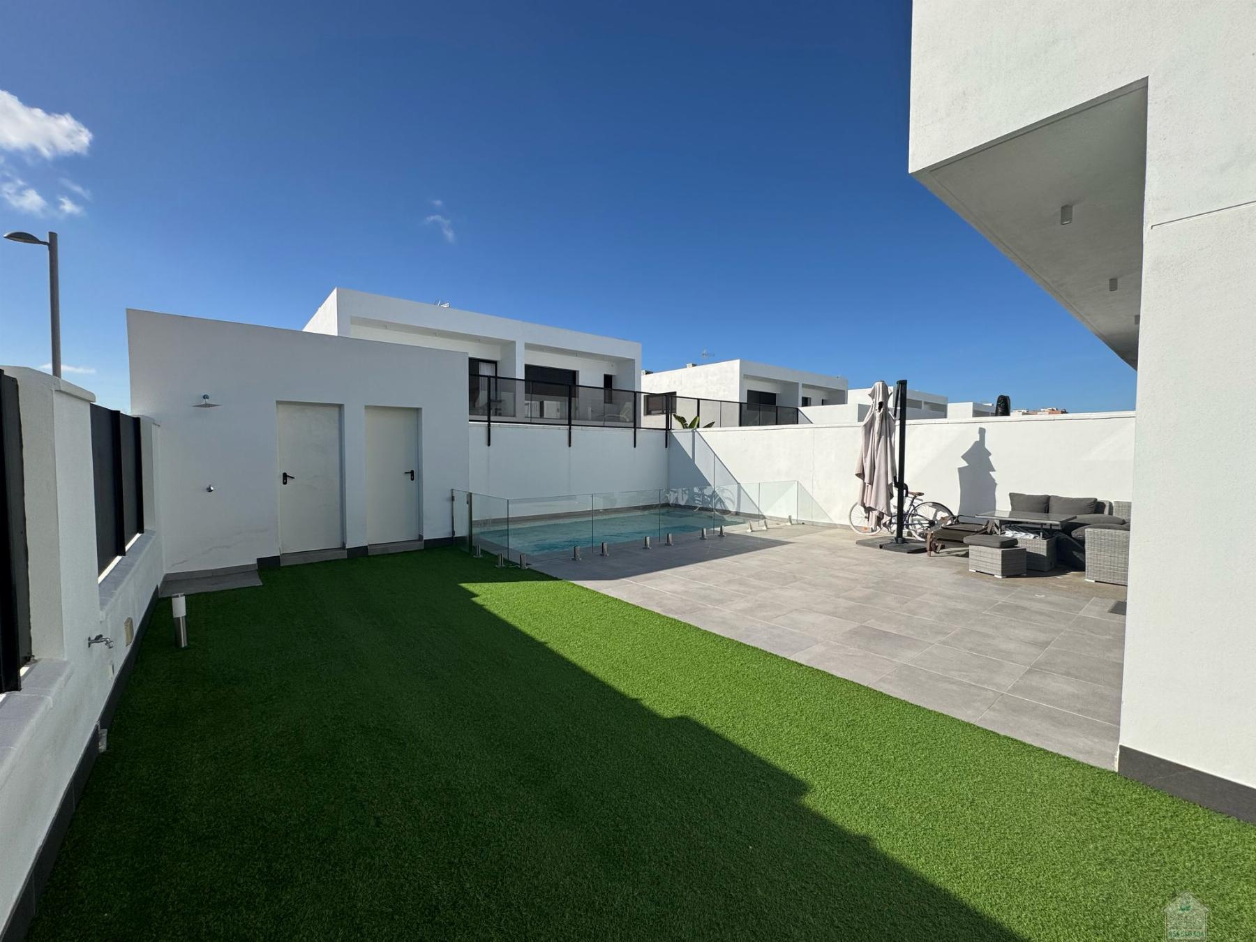 For sale of house in Dos Hermanas