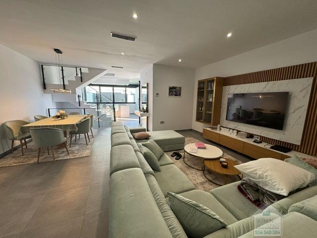 For sale of house in Dos Hermanas