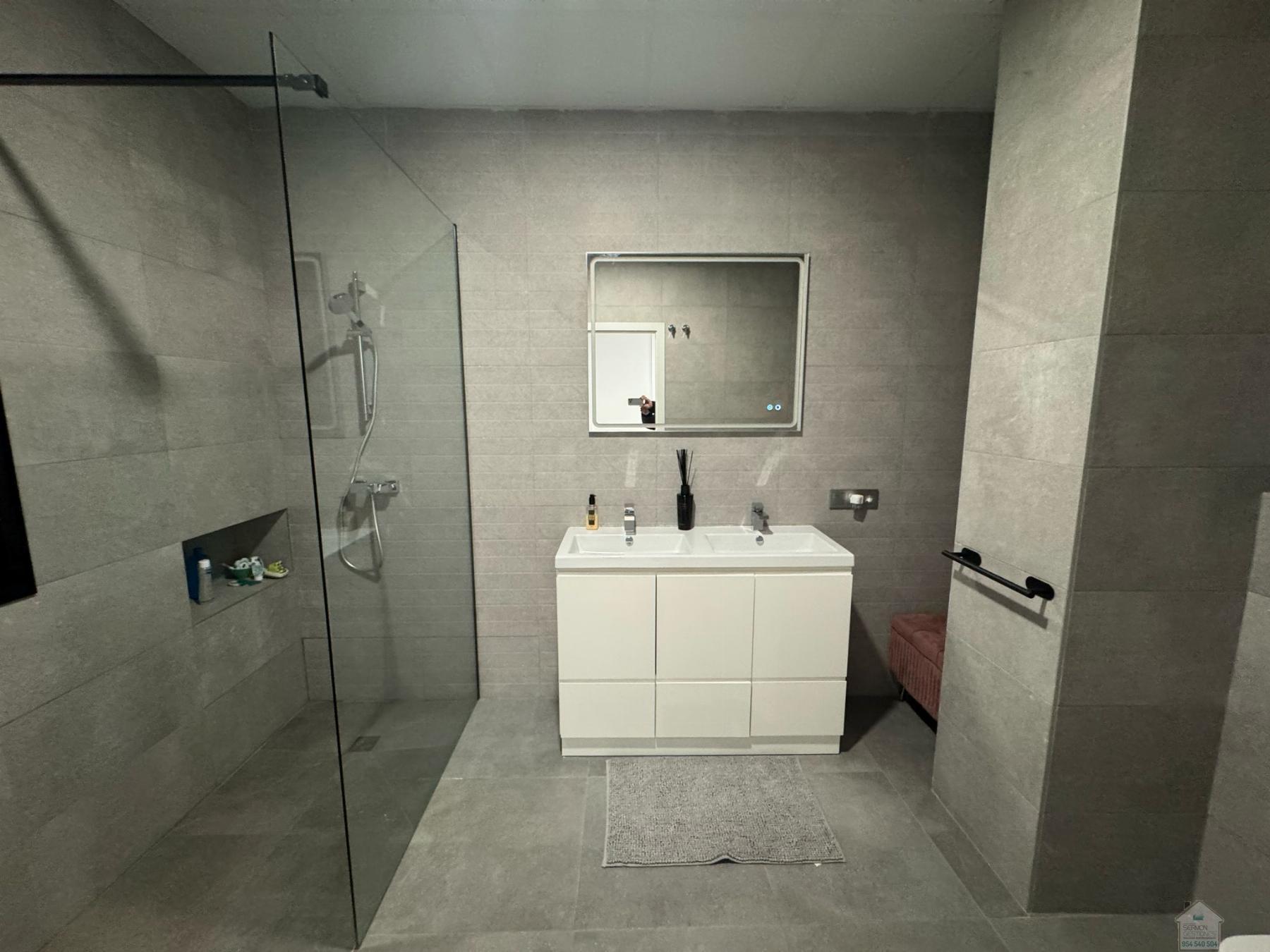 For sale of house in Dos Hermanas