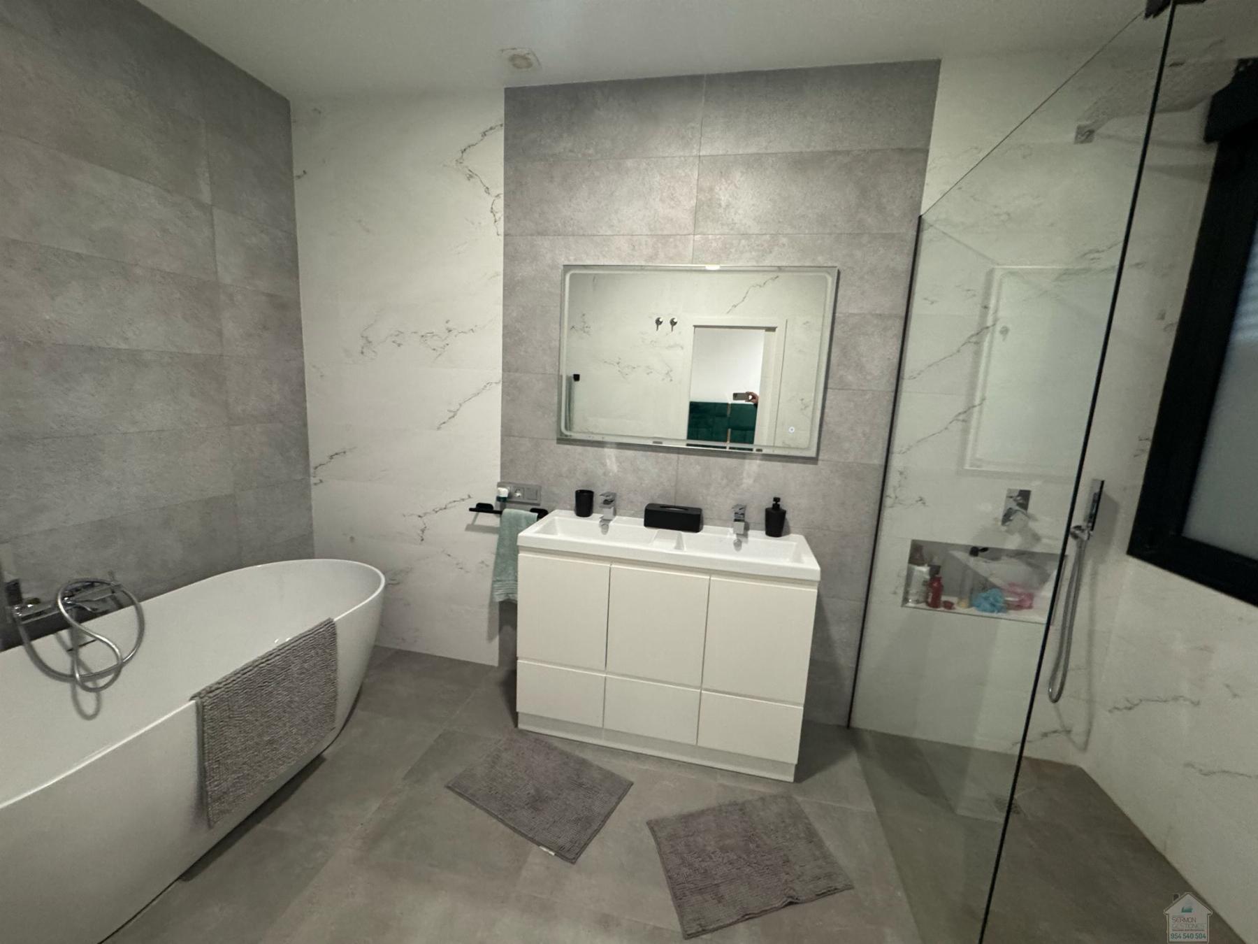 For sale of house in Dos Hermanas
