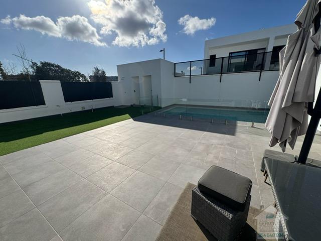 For sale of house in Dos Hermanas