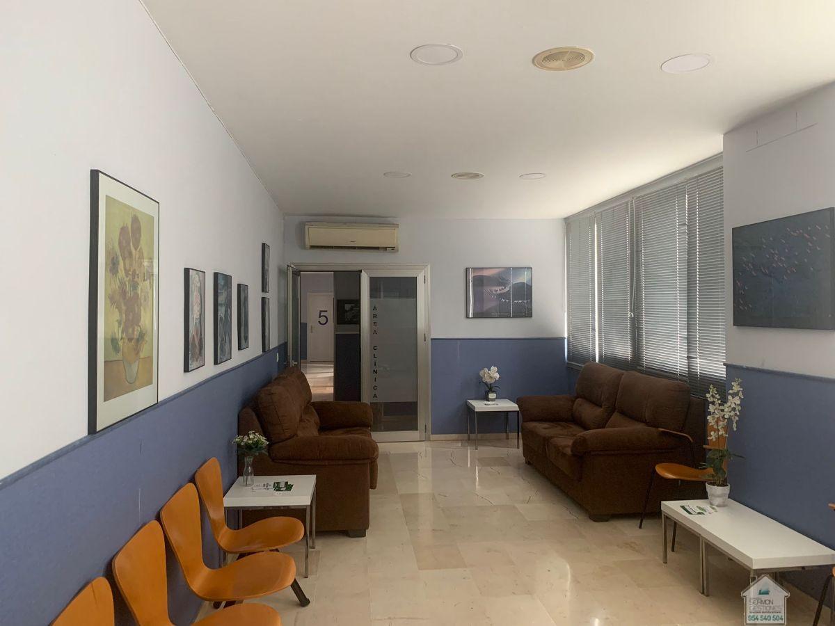 For rent of office in Sevilla
