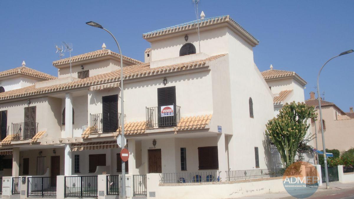 For sale of duplex in Los Alcázares
