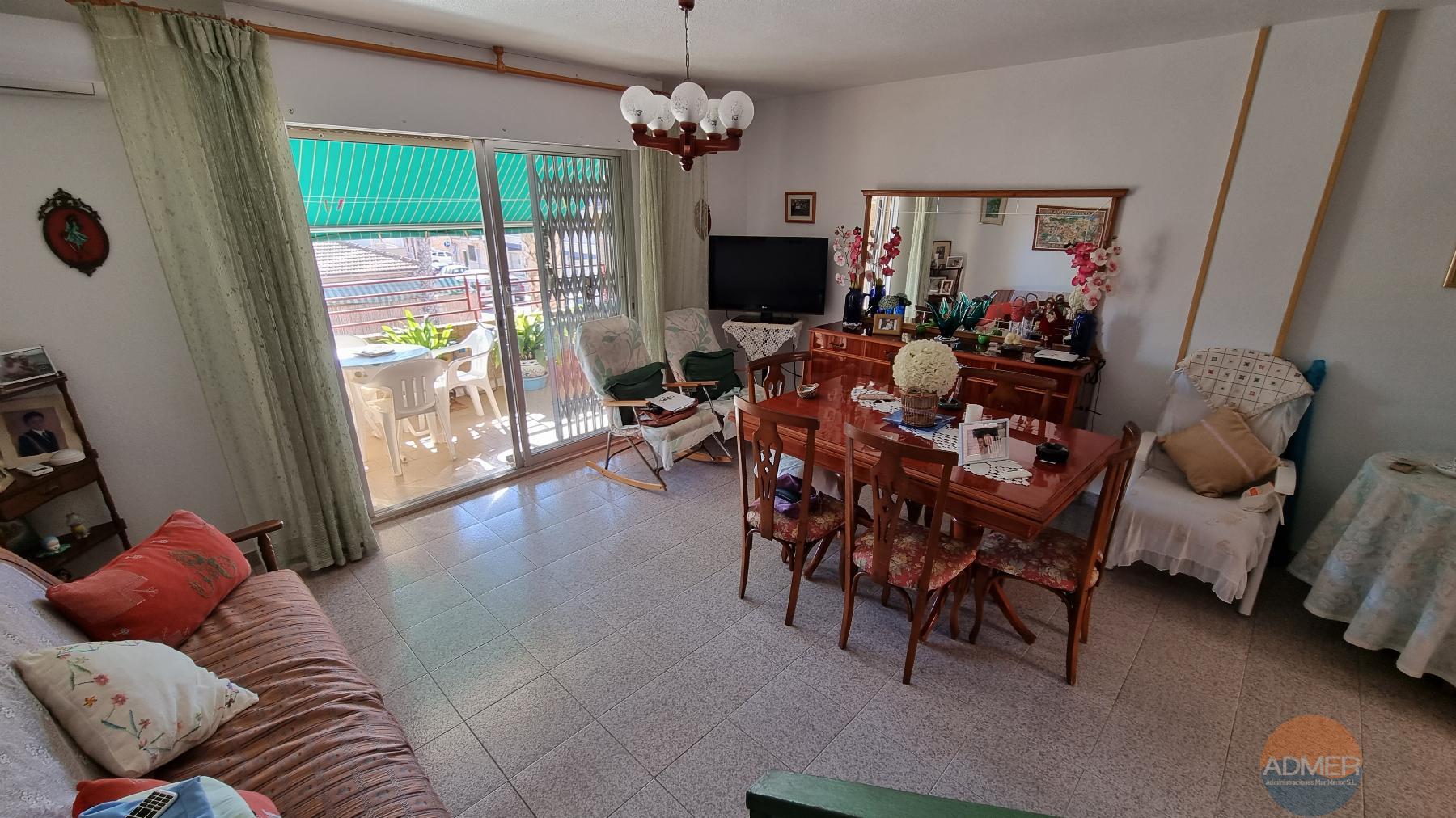 For sale of flat in Los Alcázares