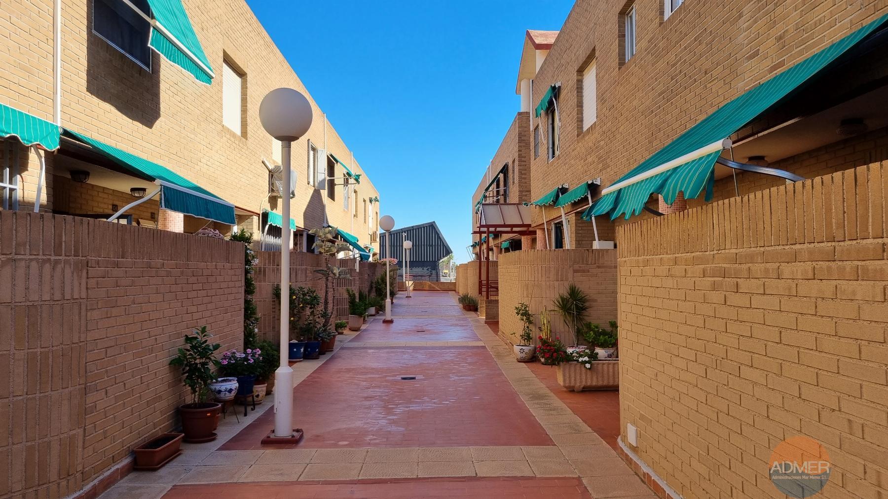 For sale of flat in Los Alcázares