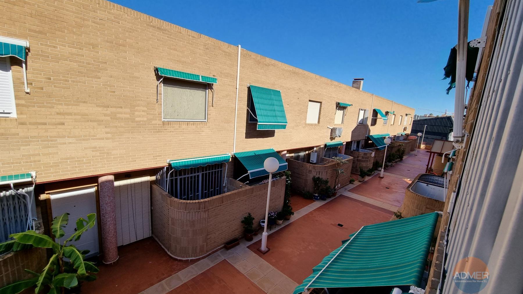 For sale of flat in Los Alcázares