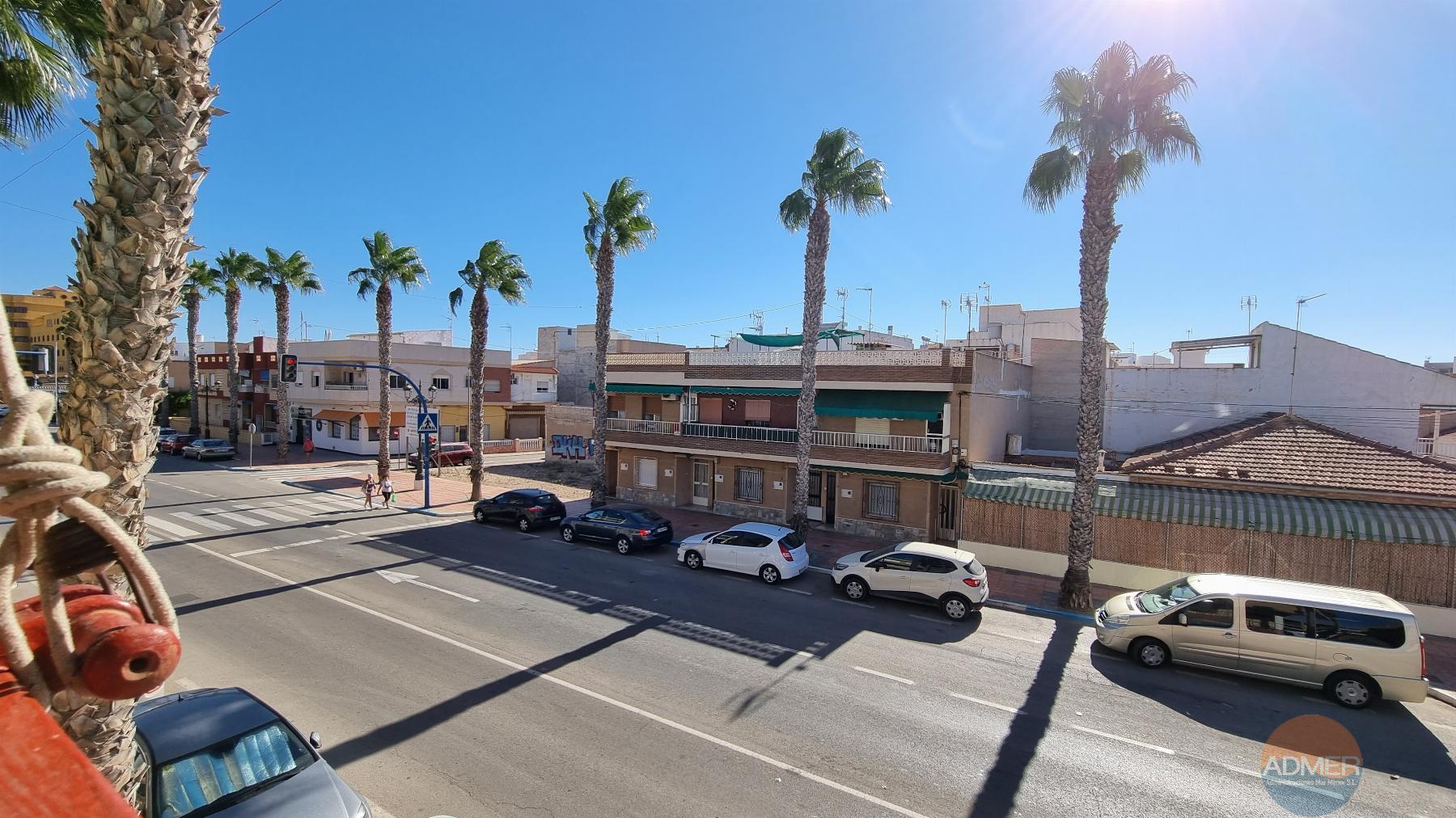For sale of flat in Los Alcázares