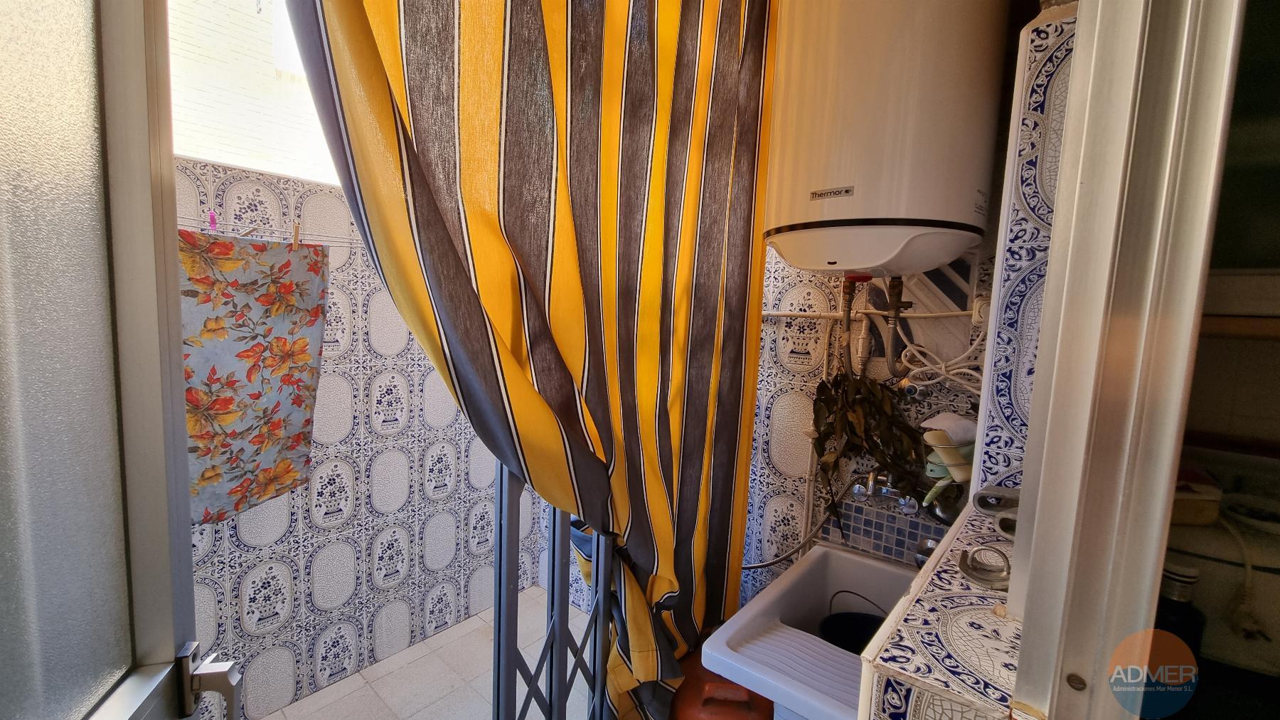For sale of flat in Los Alcázares