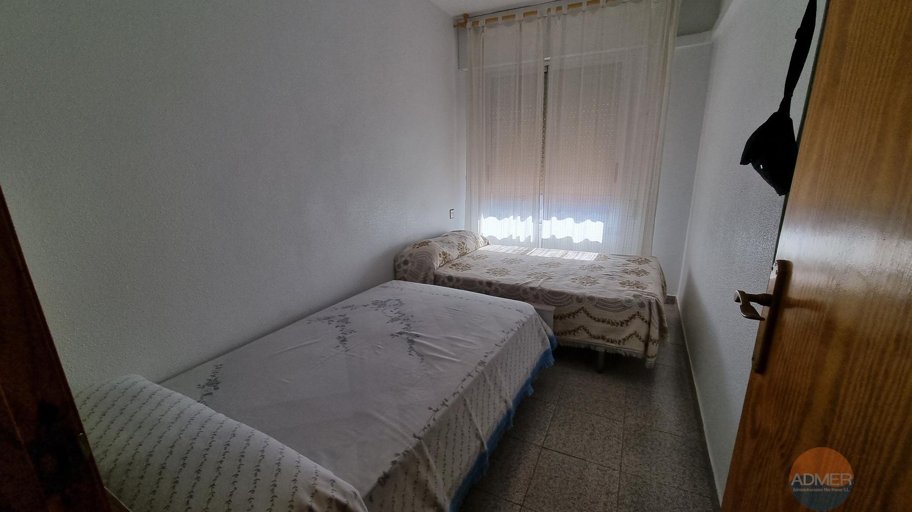For sale of flat in Los Alcázares