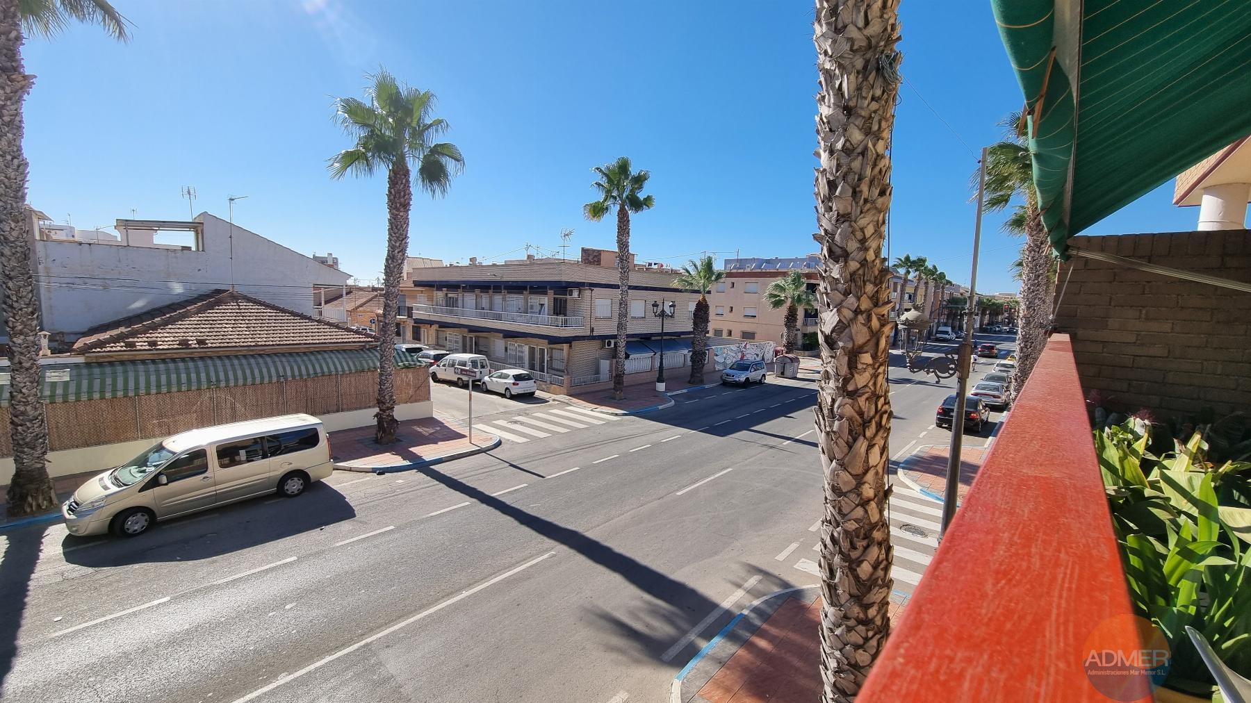 For sale of flat in Los Alcázares