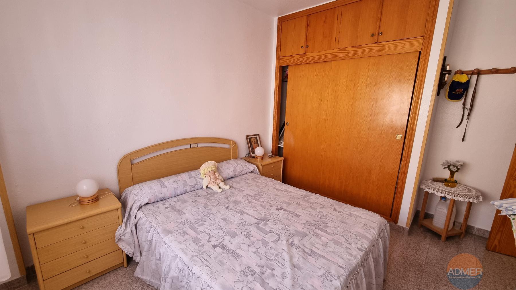For sale of flat in Los Alcázares